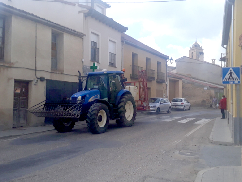 Las calles están siendo desinfectadas durante estos días. /A.P.