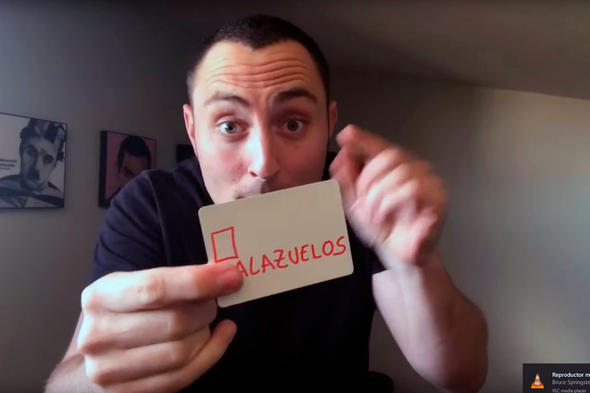 El mago Héctor Sansegundo también sale en el vídeo. /E.A.