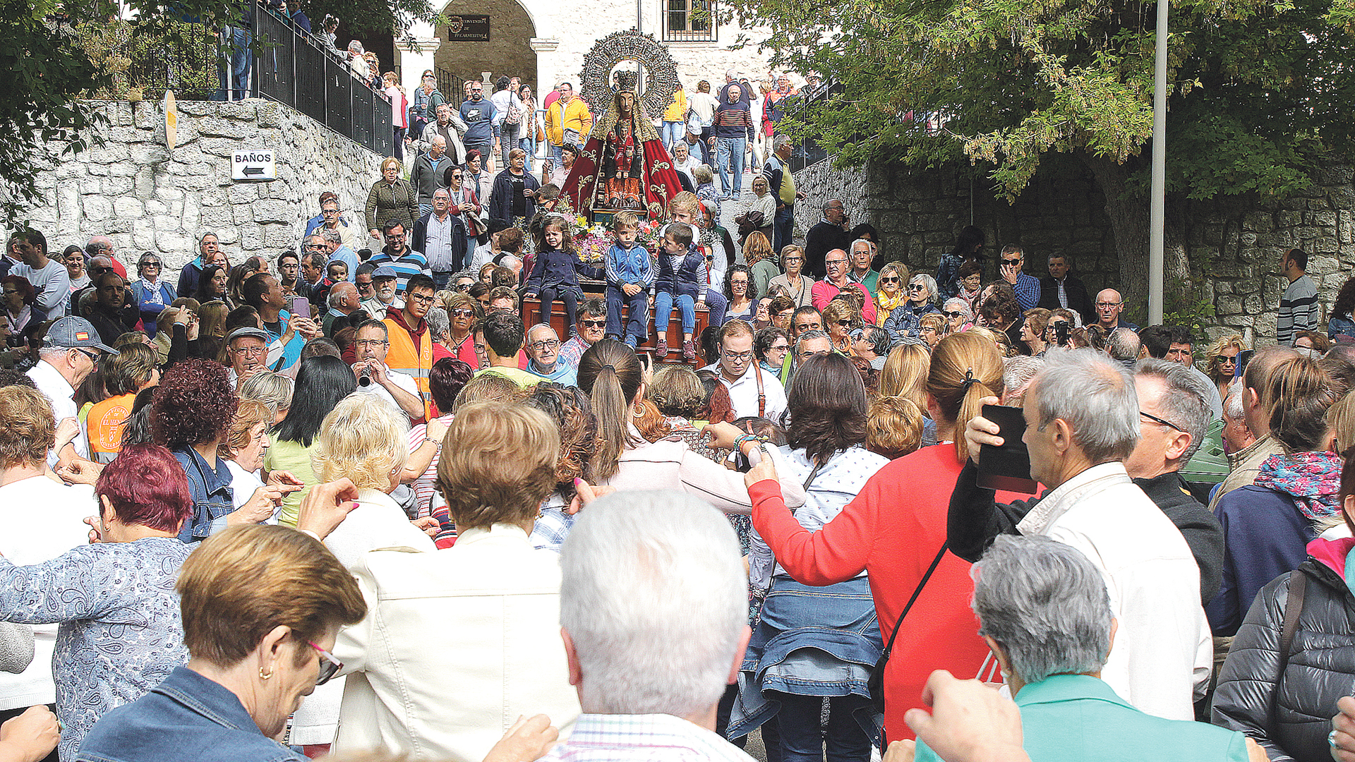 Enclaves sagrados en la provincia de Segovia: patrimonio inmaterial, paisaje, arquitectura 1 CUÉLLAR. La Romería de El Henar es una de las más multitudinarias de la provincia.