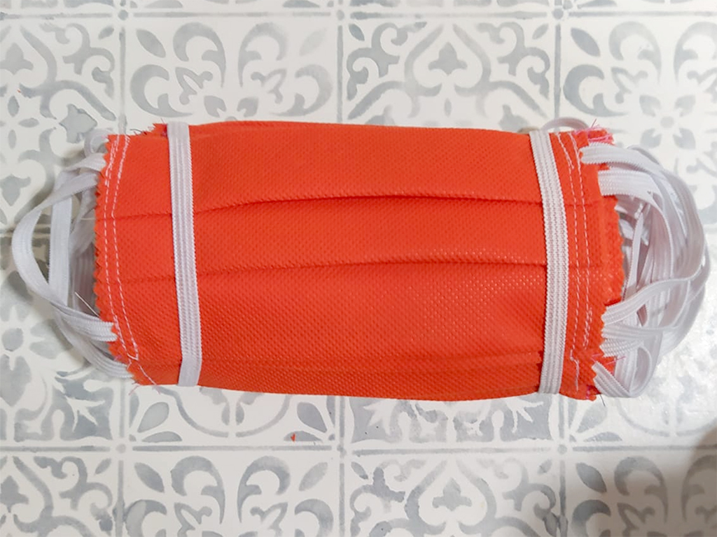 Un batallón de costura a manufacturado mascarillas infantiles. / E.A.