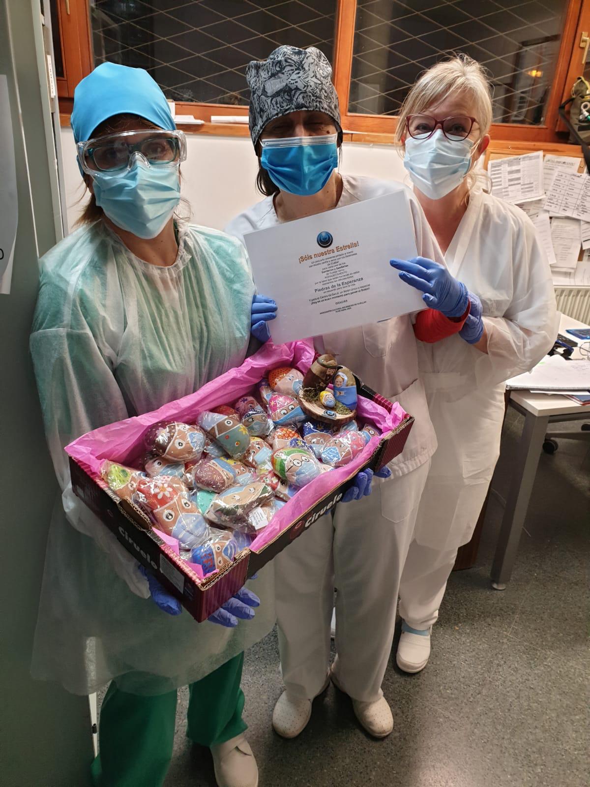 Personal del Centro de Salud recibió ya sus piedras de la esperanza.