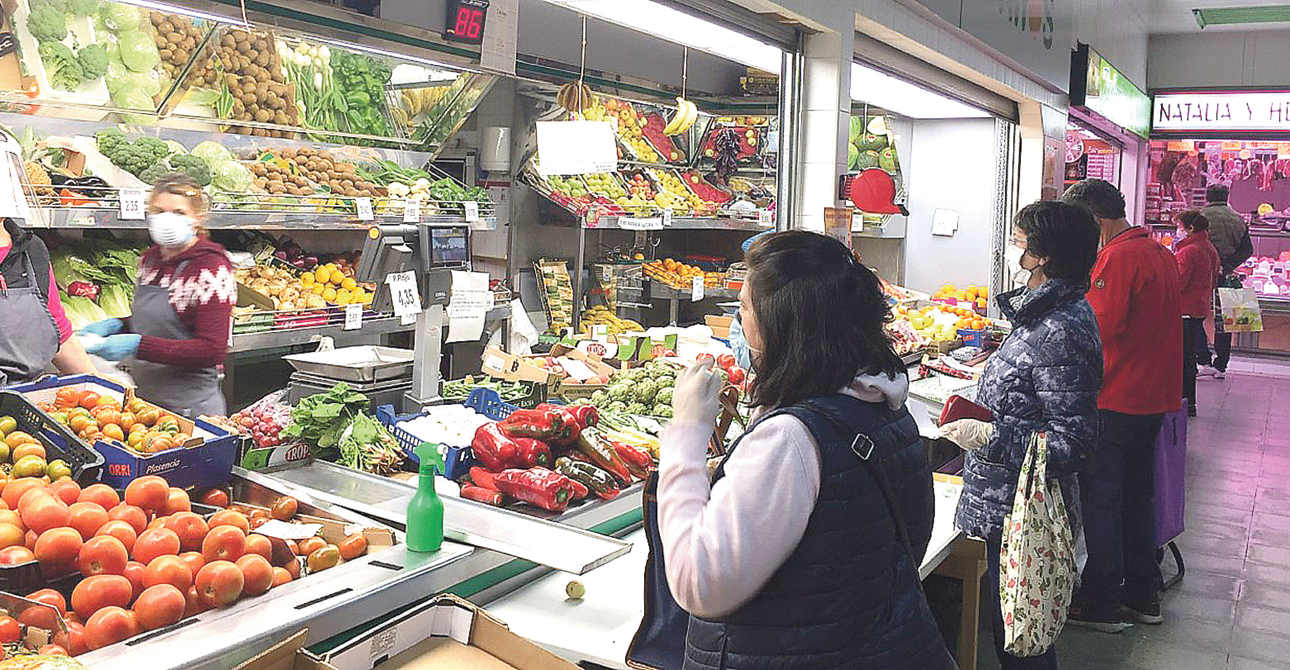 ‘Frutería 3 Kilos’ cumple con las medidas higiénicas y de seguridad y atiende a sus clientes en horario de mañana y a domicilio.