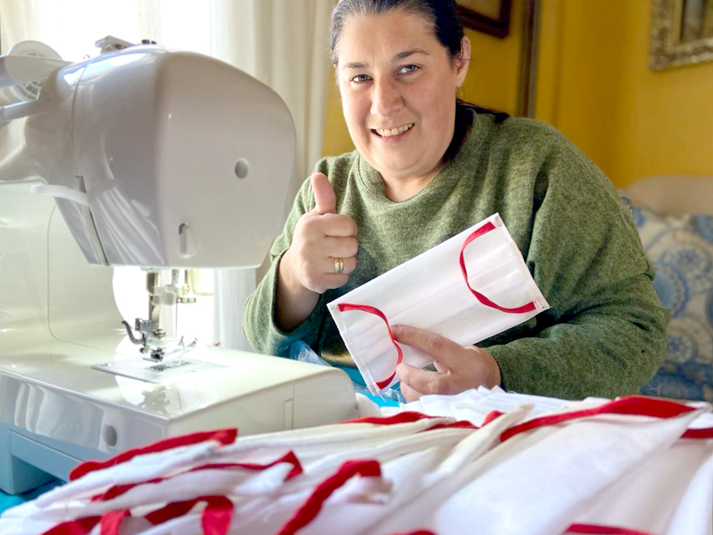 Una de las integrantes del ‘Batallón de Costura’ de la provincia de Segovia. /E.A.
