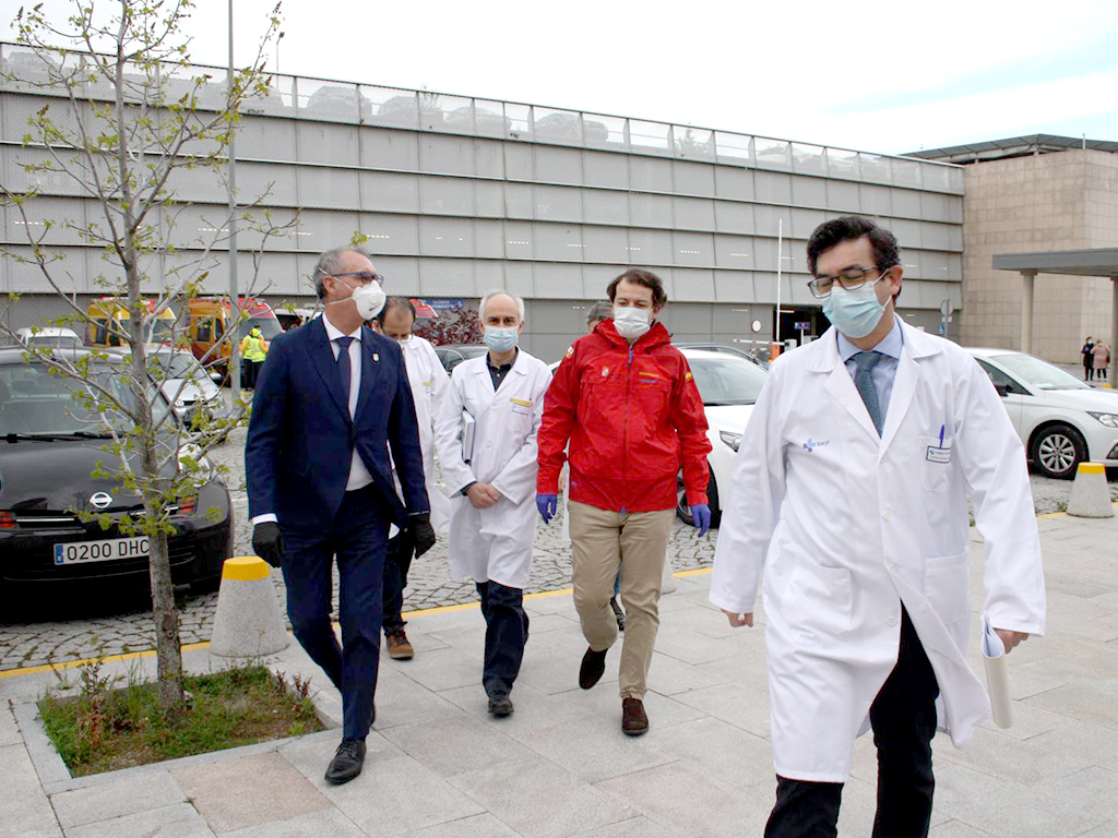 El Hospital afronta su reorganización tras salvar el pico epidémico 1 El presidente de la Junta, Alfonso Fernández Mañueco, visitó el Hospital General para conocer la situación del complejo.