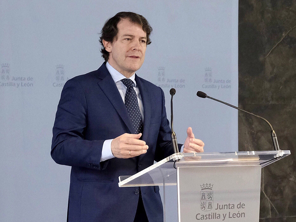 El presidente de la Junta de Castilla y León, Alfonso Fernández Mañueco, durante la rueda de prensa telemática./  EFE/JCYL