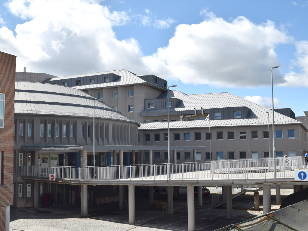 El Hospital cuenta actualmente con 421 camas funcionales. / ROCÍO PARDOS