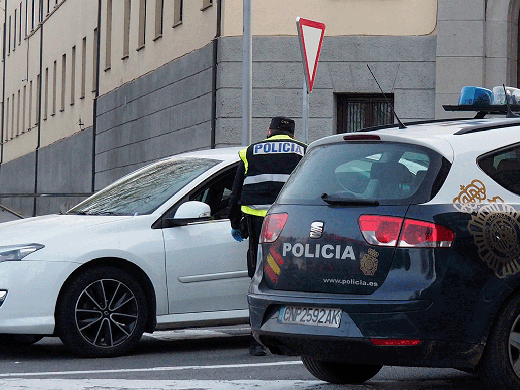 Control policial en la capital segoviana. / Nerea Llorente