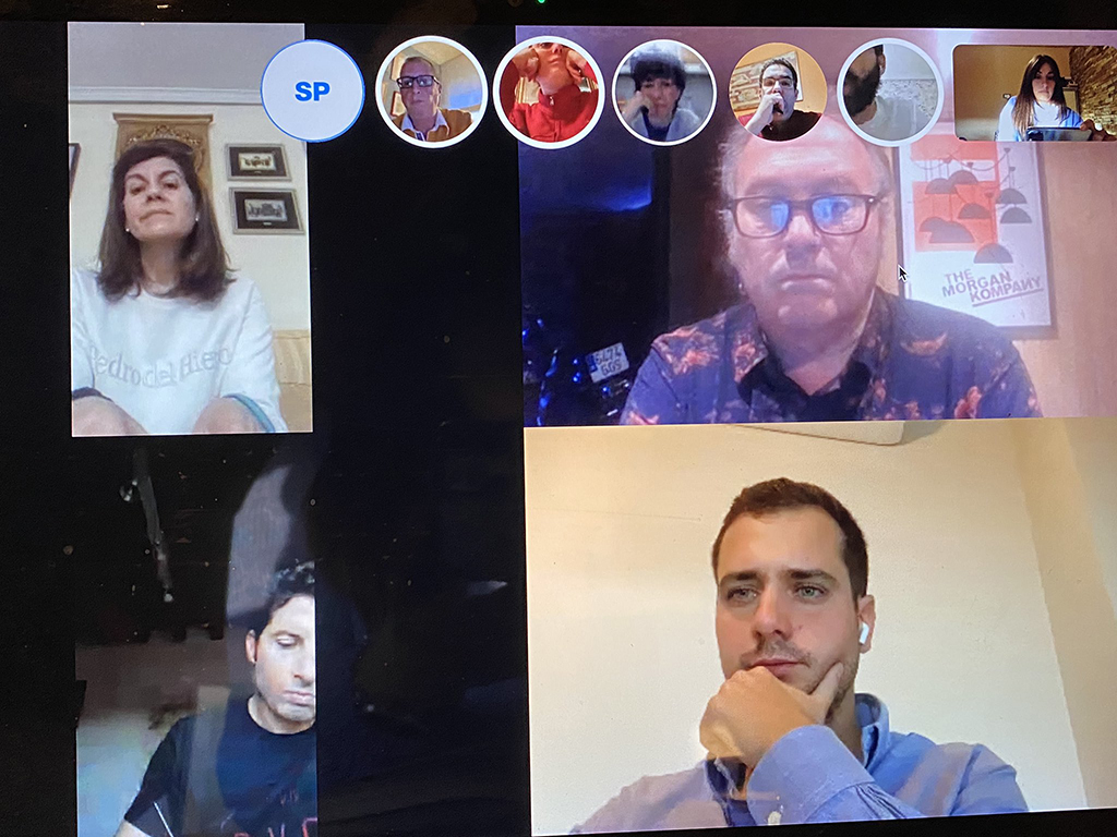 El portavoz del PP, abajo a la derecha, junto a otros concejales durante una videoconferencia. / E. A.