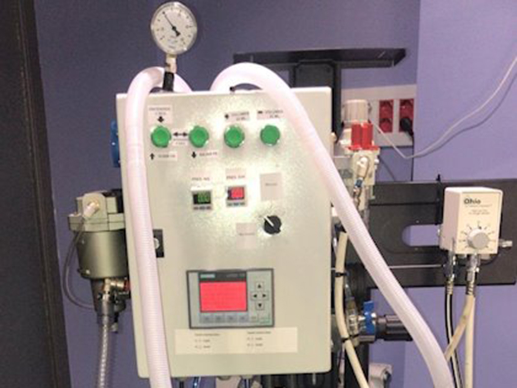 Un respirador de los empleados para los enfermos de Covid-19./ EUROPA PRESS/ARCHIVO