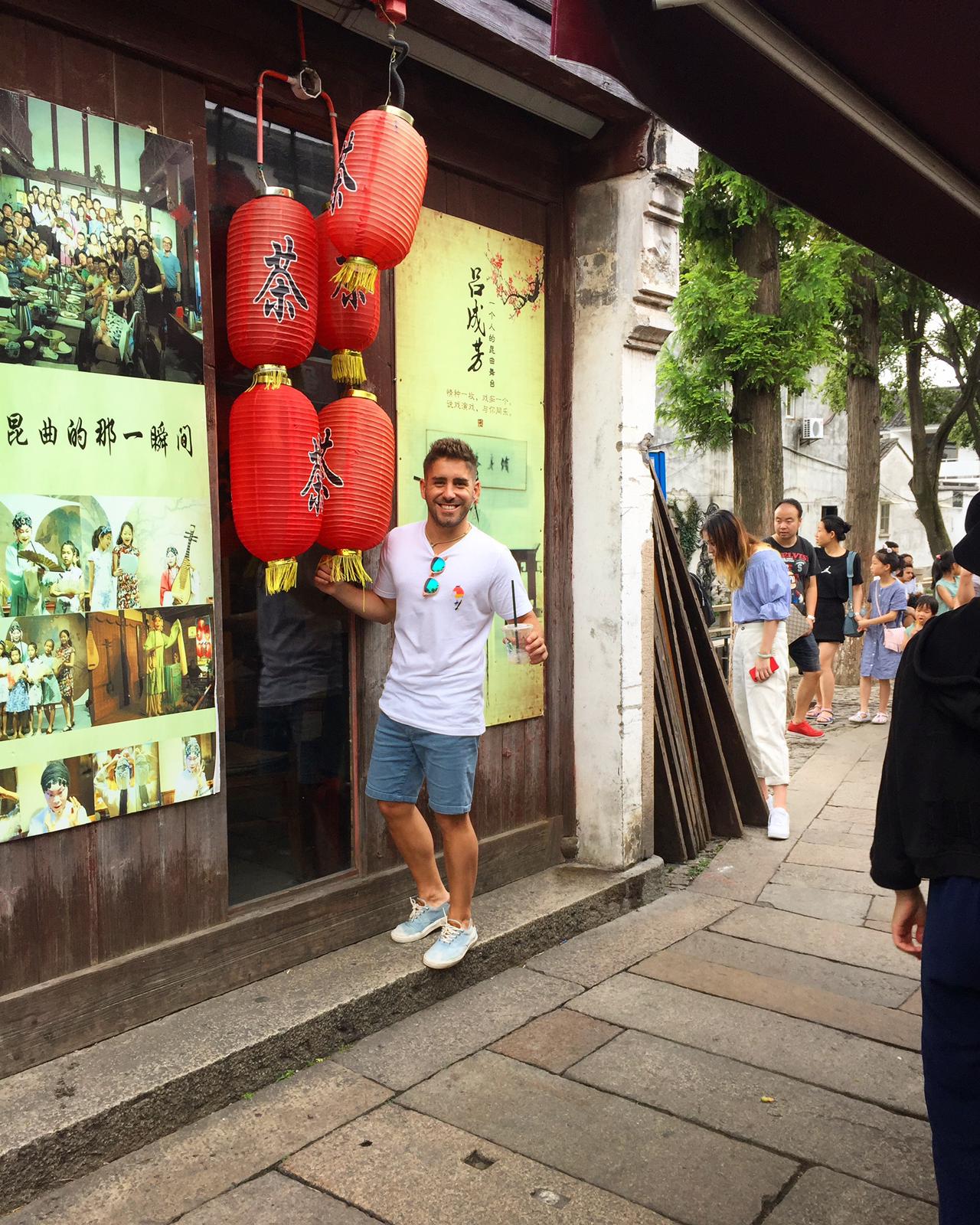 Mikel Selles en la ciudad china de Shenzhen, donde se encontraba al iniciarse la pandemia./ E.A.
