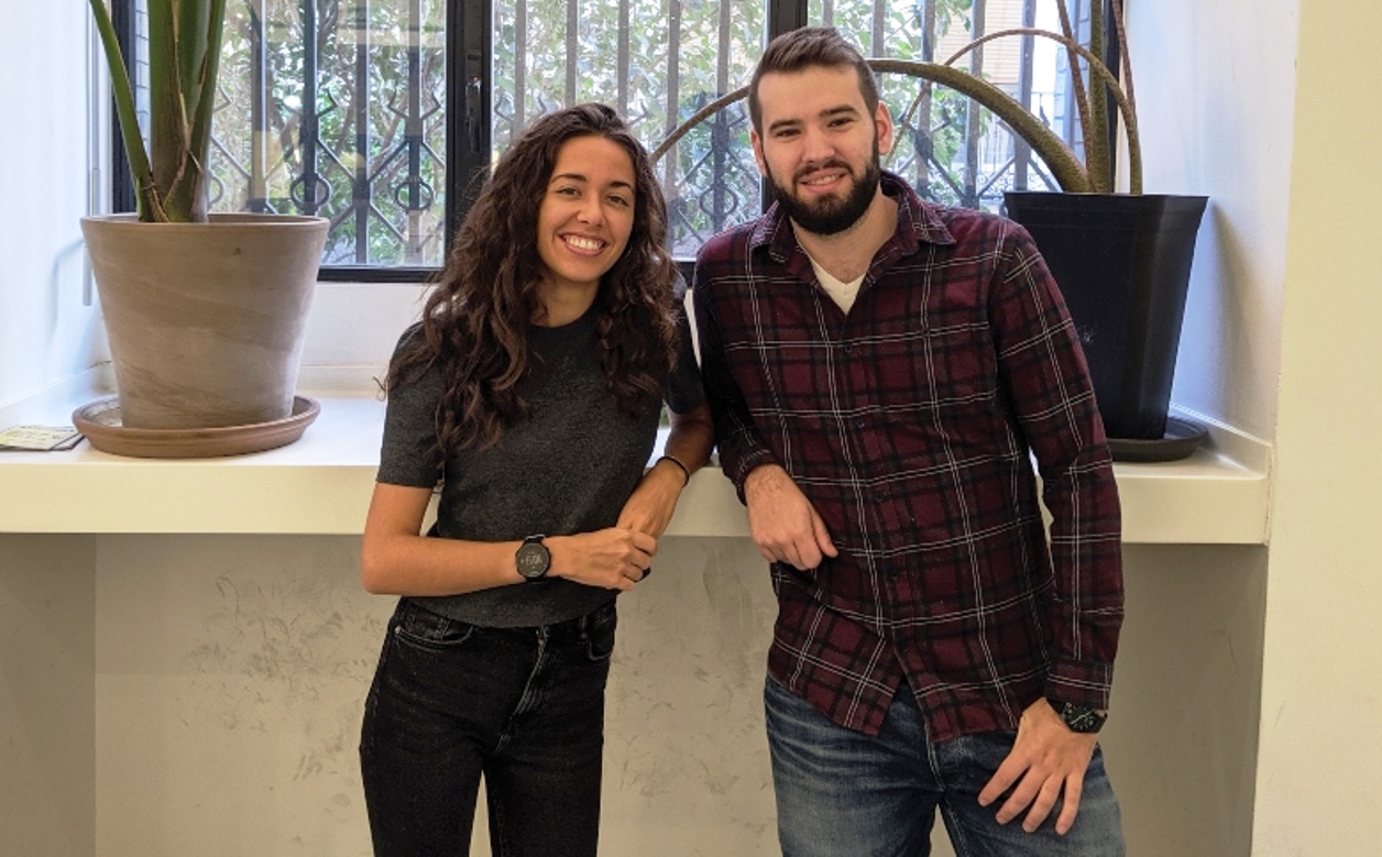 La segoviana María González, fundadora de Tucuvi, junto a Marcos Rubio.