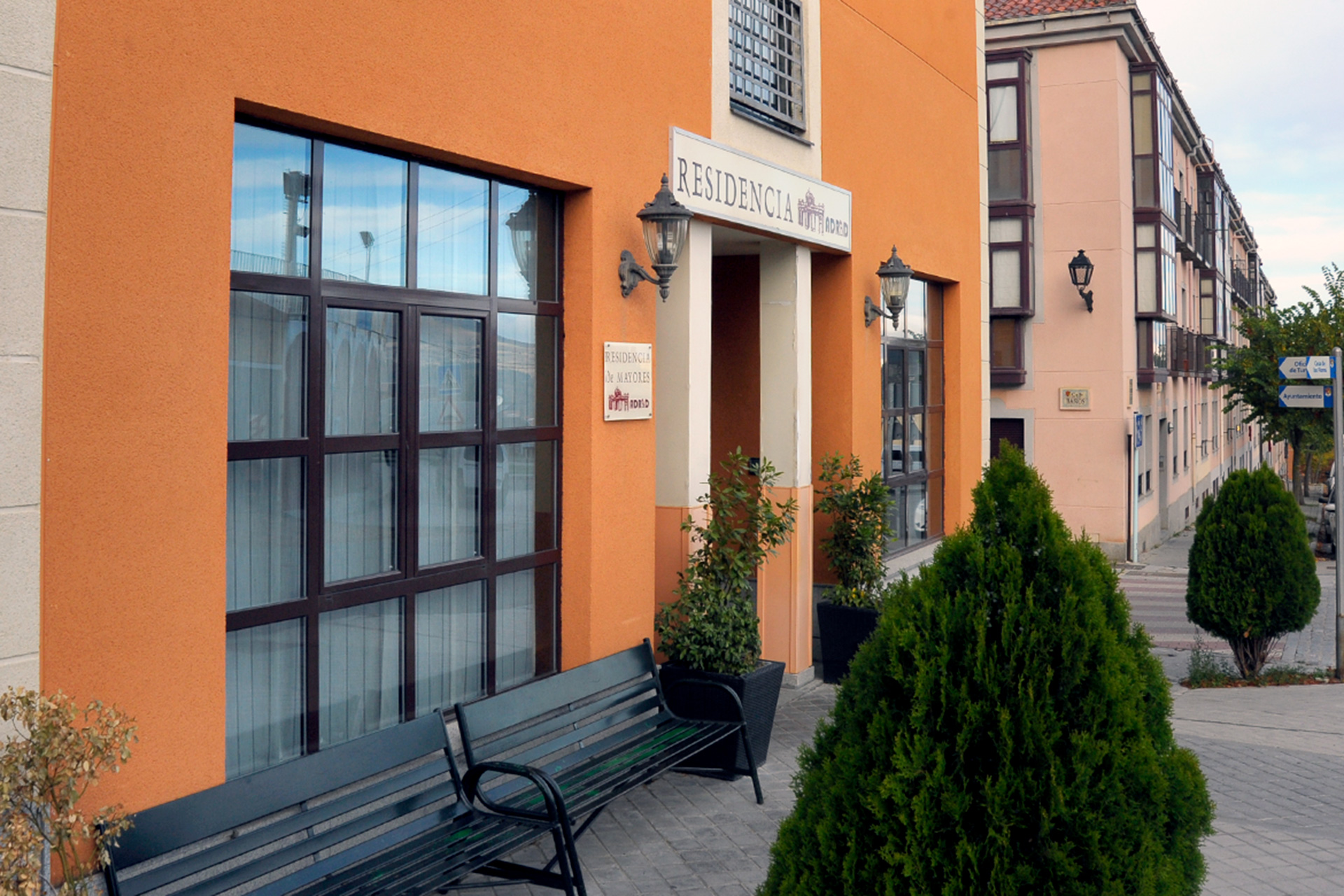 Entrada principal de la Residencia de Mayores Madrid en el Real Sitio de San Ildefonso.