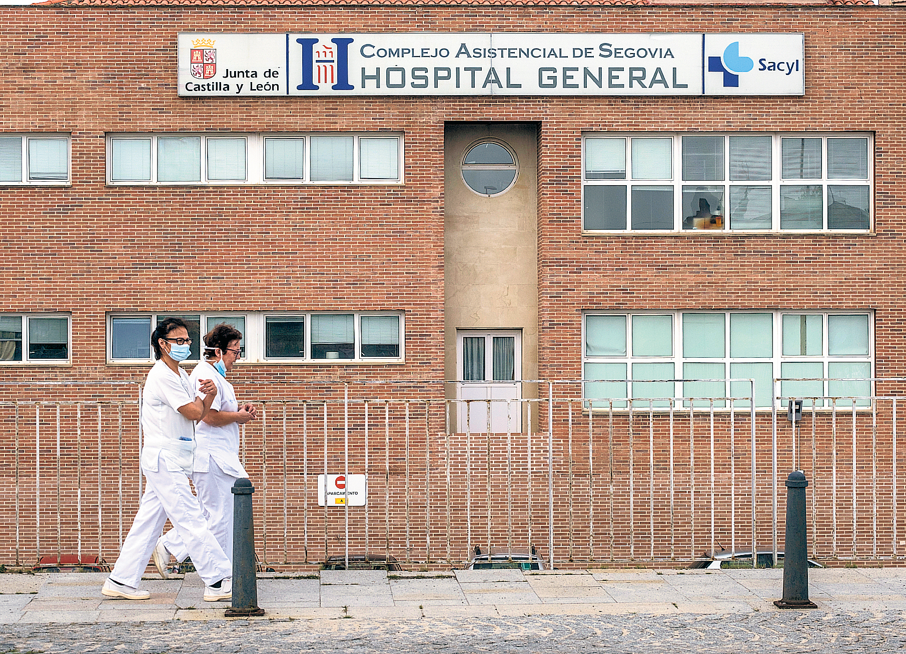 Acceso a la zona 
de consultas especializadas en el Complejo Hospitalario. / KAMARERO