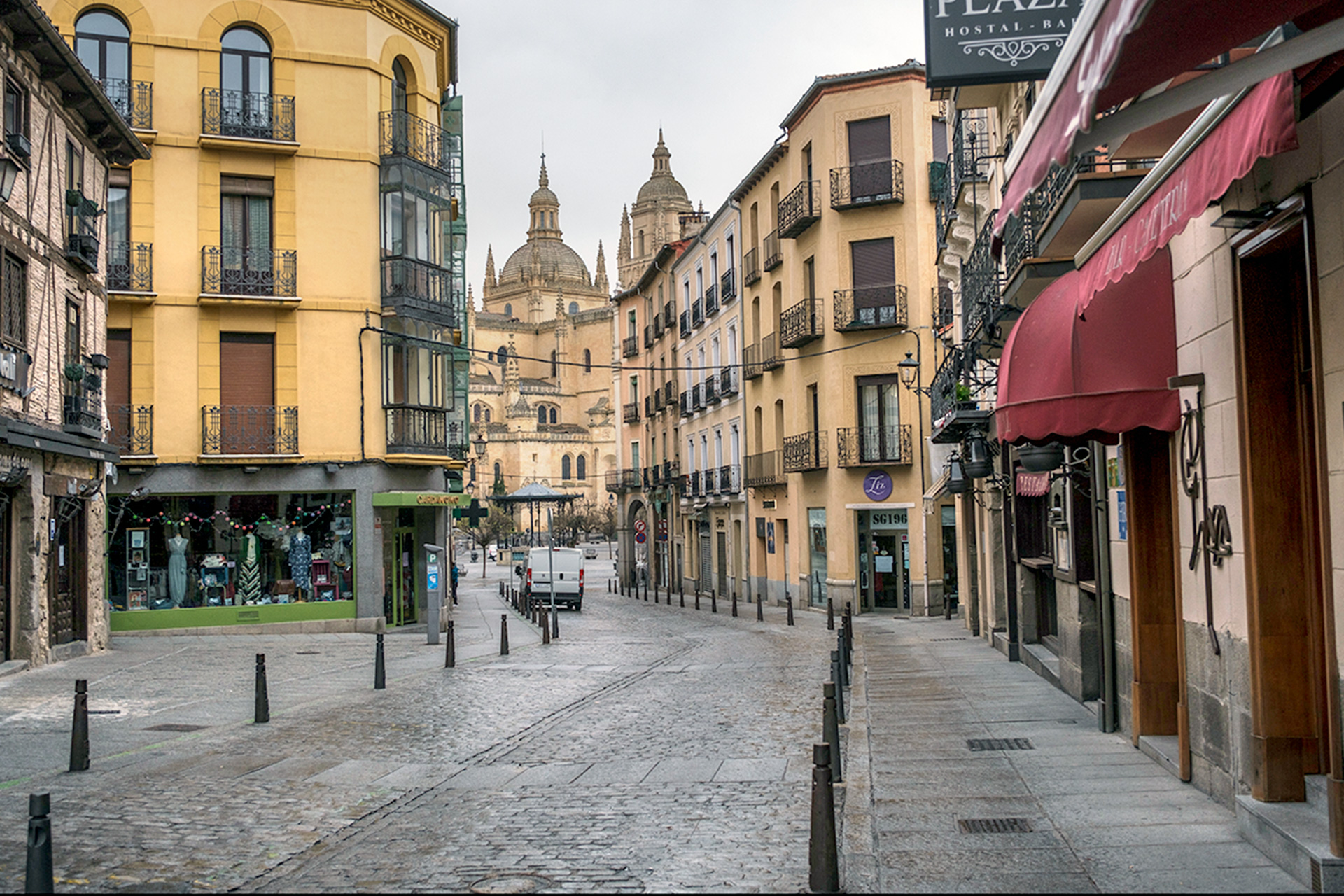 09 1kama Calle Cronista Lecea Catedral Vacia Coronavirus KAM4286