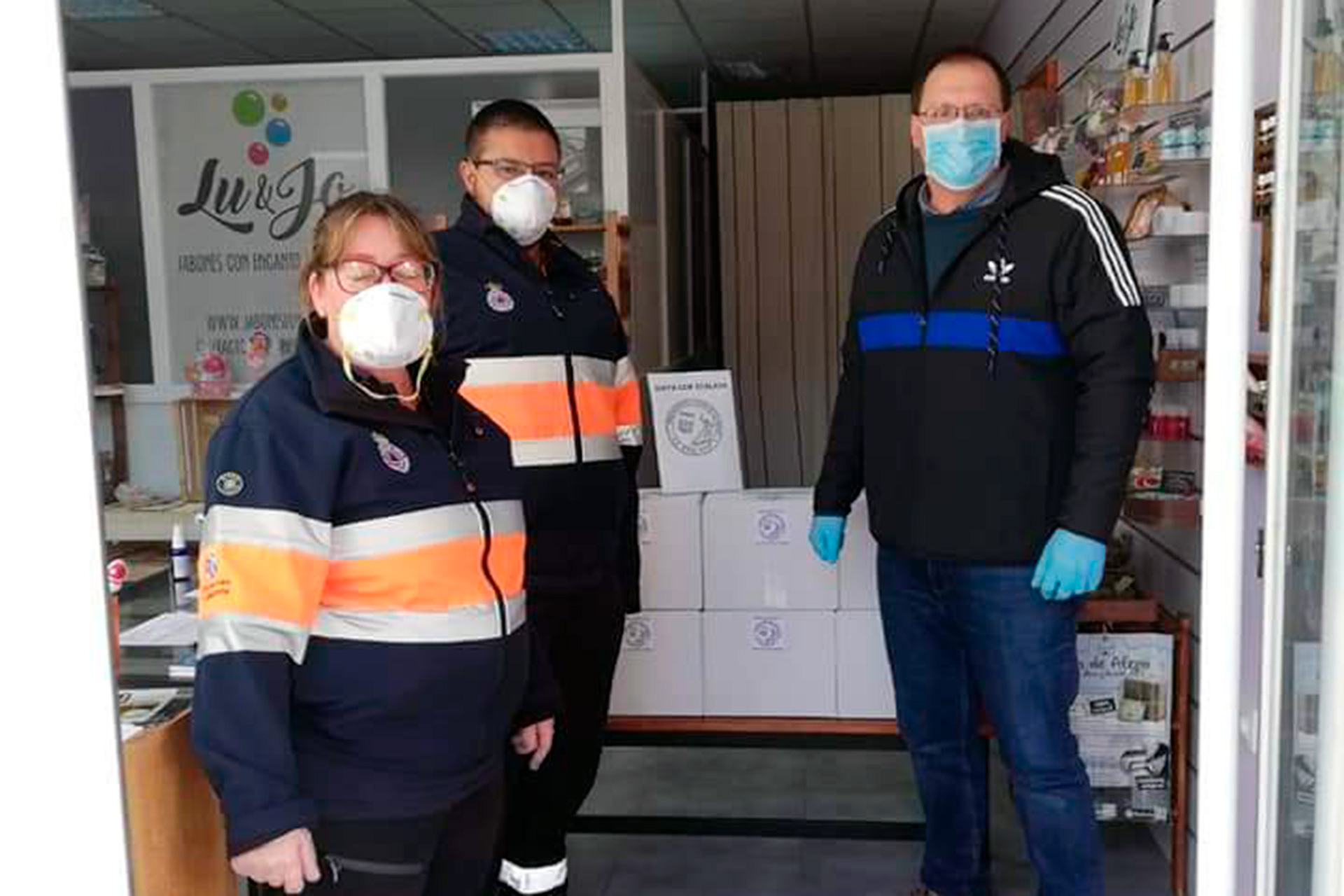 Miembros de Protección Civil llevaron la donación. /E.A.