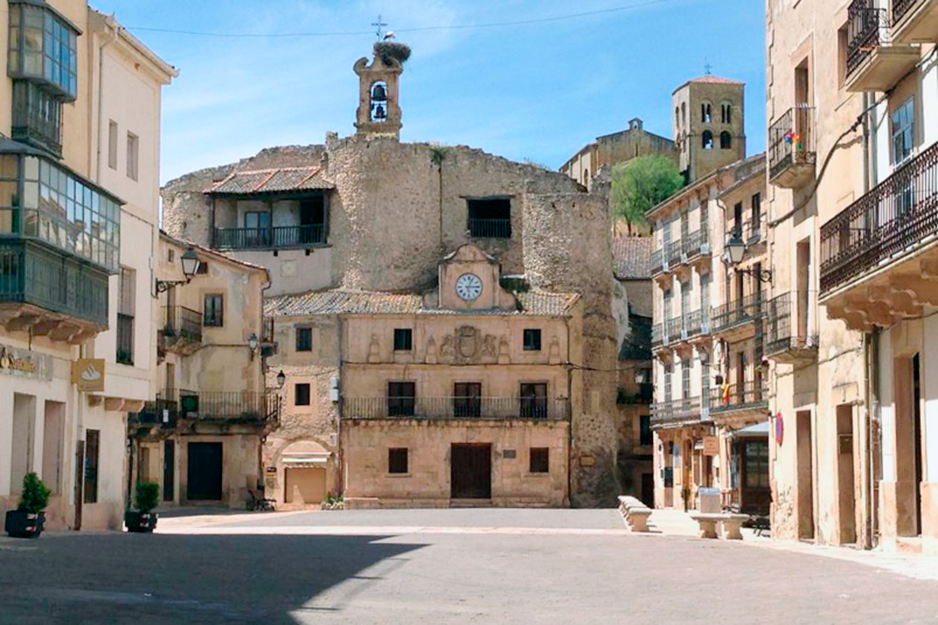 El sector turístico de Sepúlveda propone una estrategia de reactivación 1 La plaza de Sepúlveda empezará a llenarse desde hoy. /E.A.