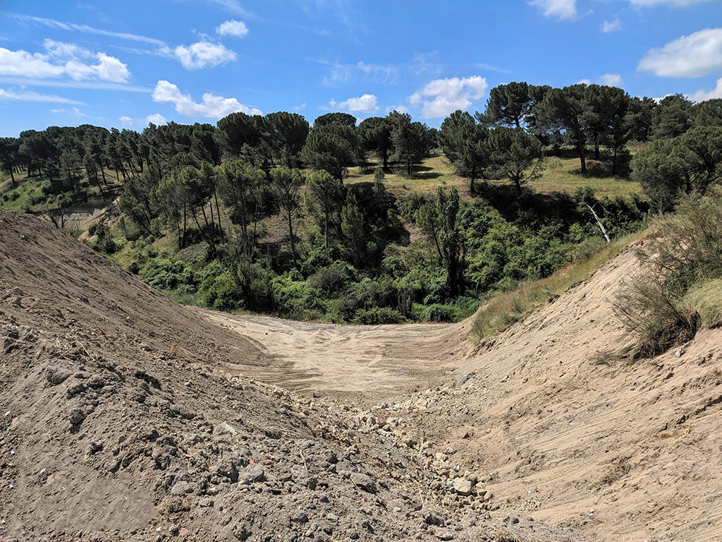 Lugar donde se encontraba el vertedero tras la limpieza por parte del Ayuntamiento de Coca. / David Rubio