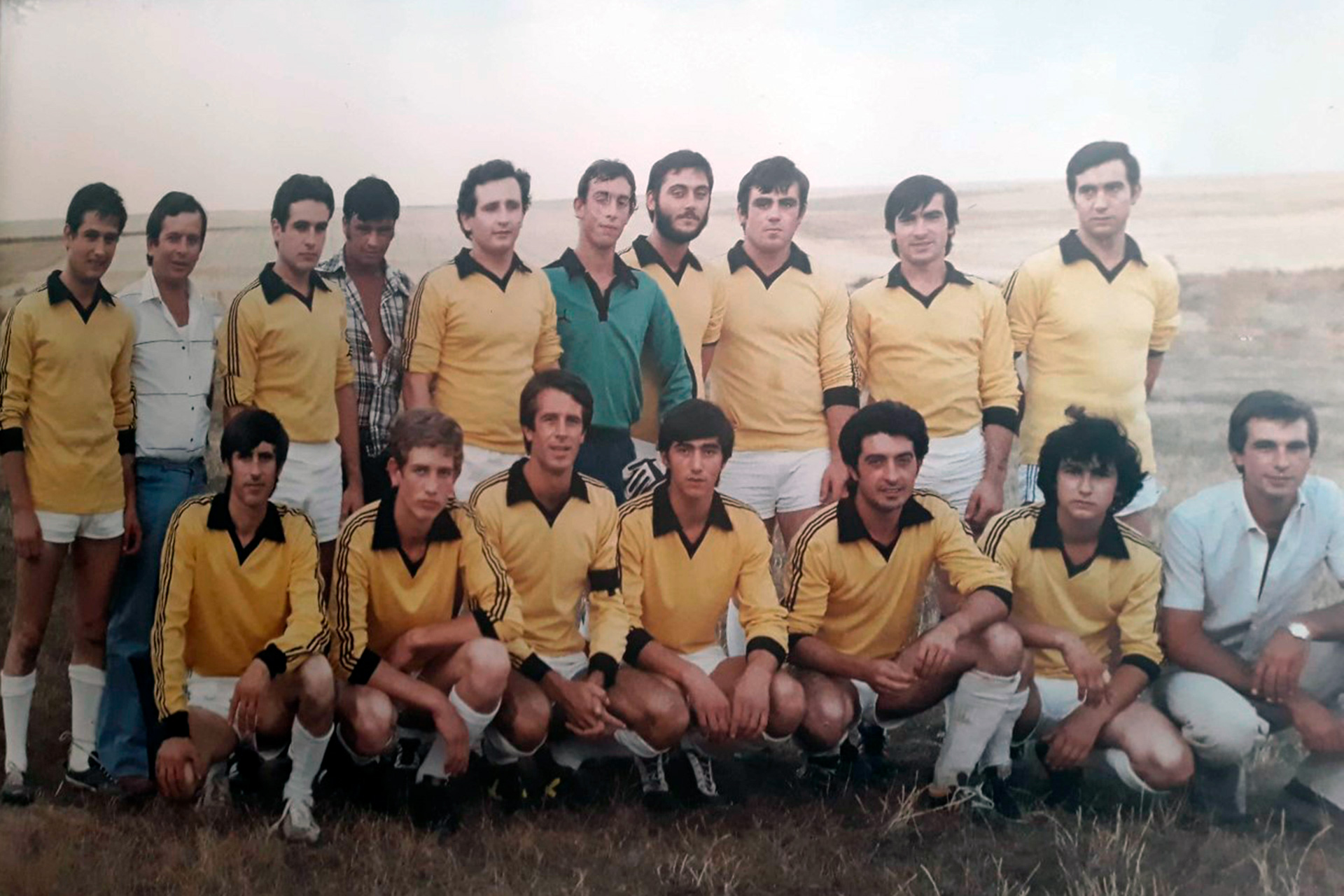 Plantilla histórica del CF Valseca, uno de los decanos del fútbol provincial./ ÁLVARO PINELA