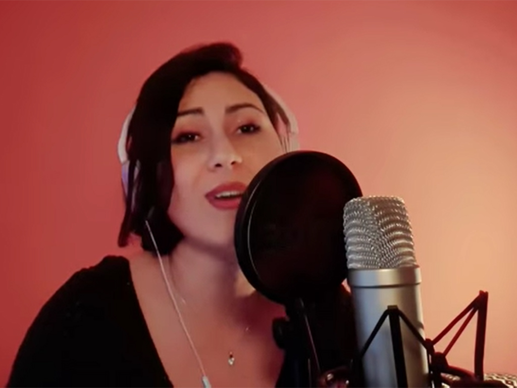 Mayra Gómez Kemp participa en el homenaje al ‘1,2,3’ de Nava de la Asunción 3 4 3nava web