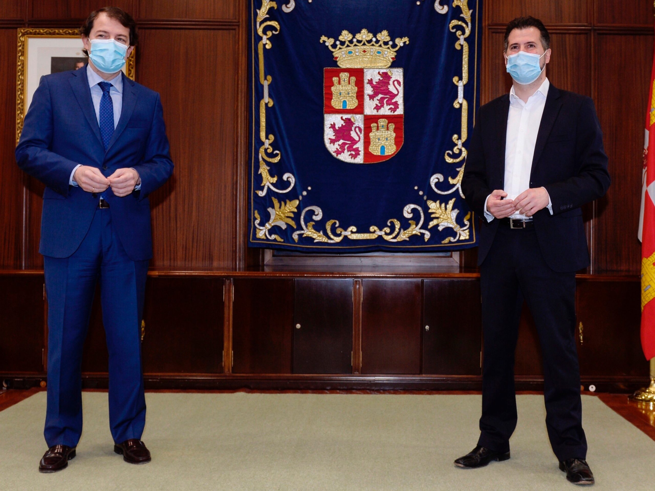 El presidente de Castilla y León, Alfonso Fernández Mañueco, y el secretario socialista autonómico, Luis Tudanca. / EFE