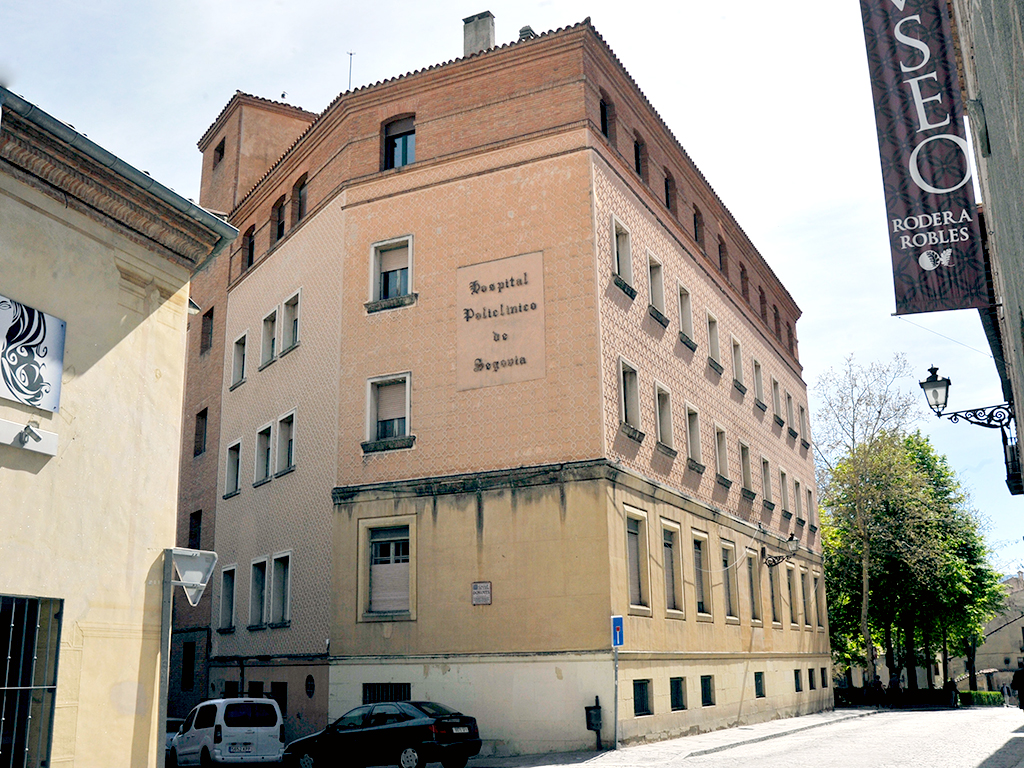 Edificio del antiguo Hospital Policlínico, situado en el centro de Segovia. /KAMARERO