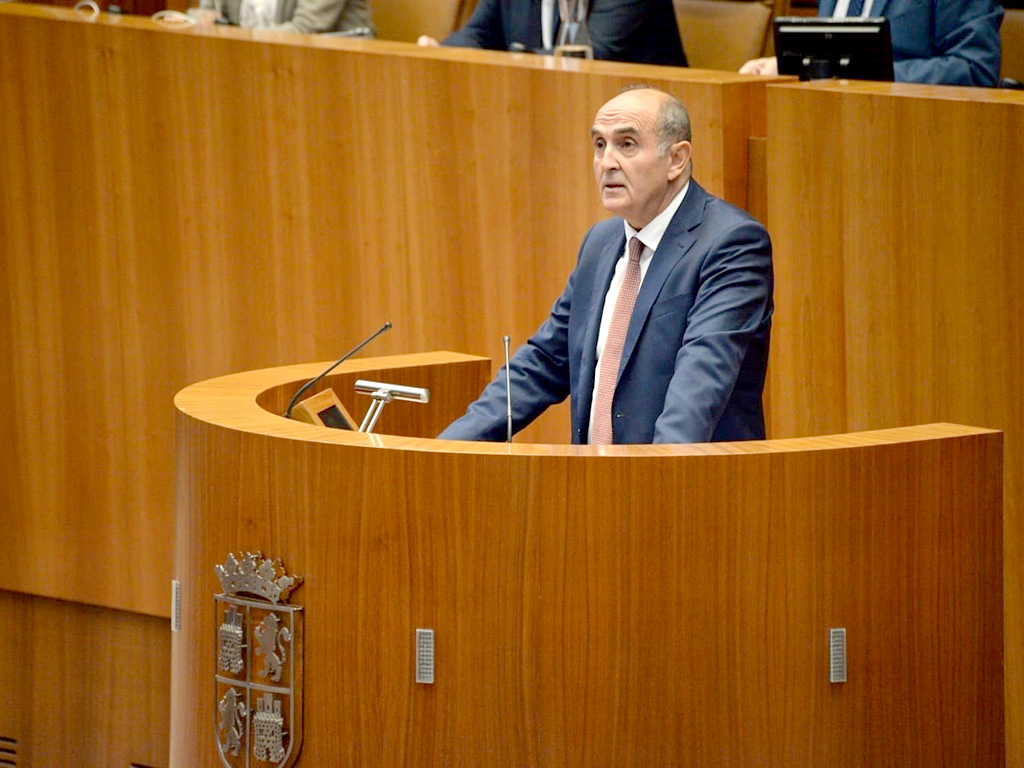 El Procurador del Común, Tomás Quintanar, durante una pasada comparecencia en las Cortes de Castilla y León. / EUROPA PRESS