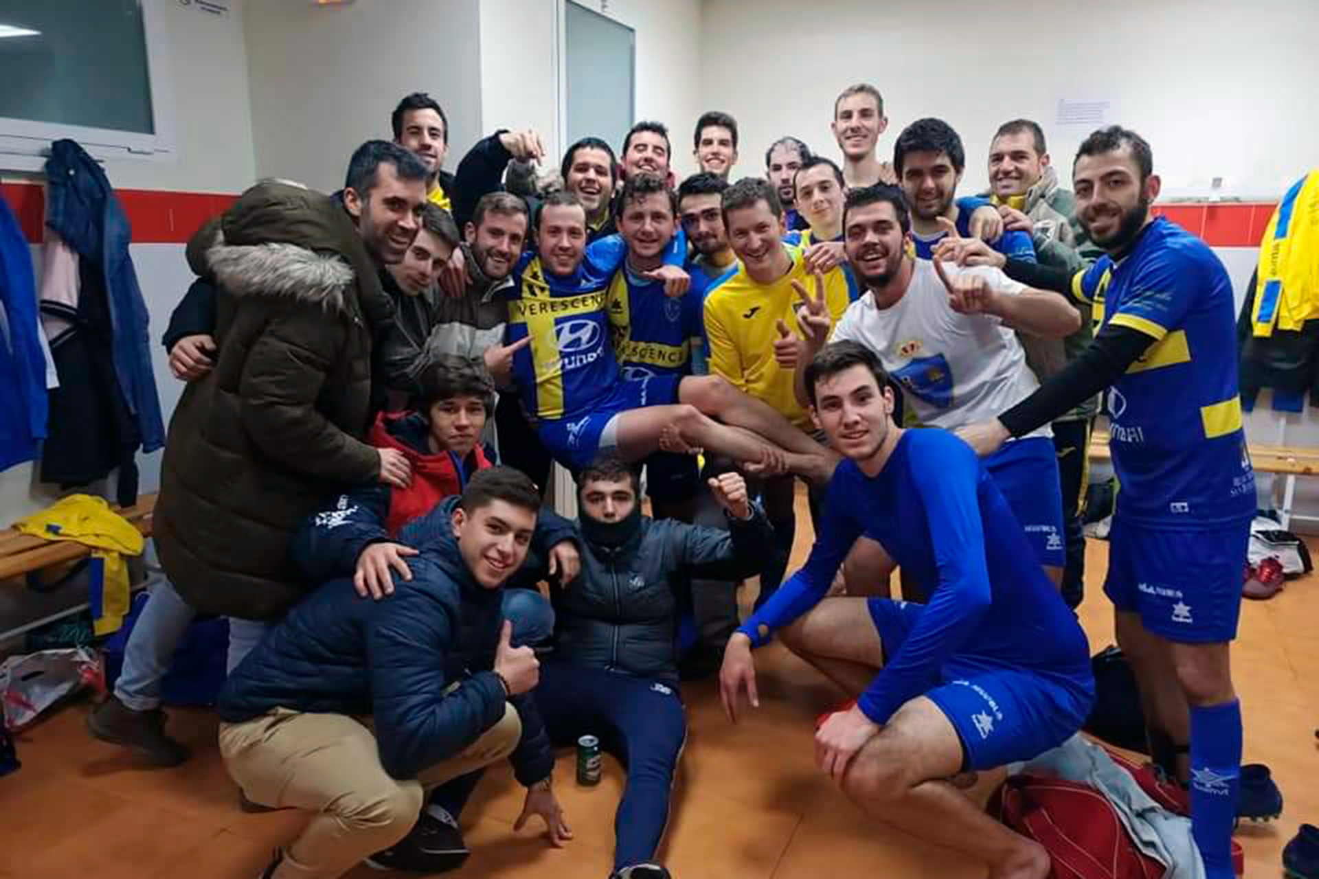 Plantilla del Atlético Hontanares, segunda en Segunda Provincial, que asciende de categoría. / REAL SITIO FC