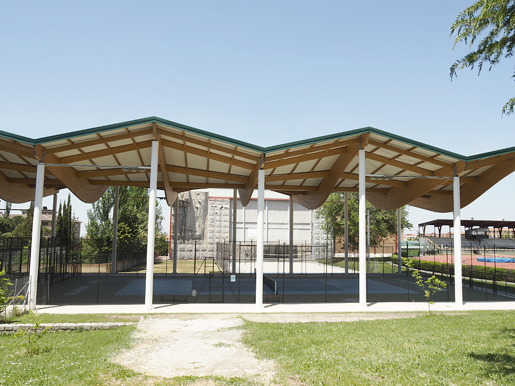 Aspecto actual de las canchas de tenis anexas a las pistas de atletismo ‘Antonio Prieto’ en la Ciudad Deportiva de La Albuera./ NEREA LLORENTE