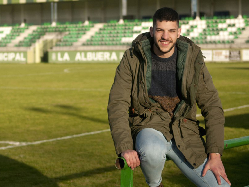 Alejandro Rogero, en el campo de La Albuera./ UNAMI CP