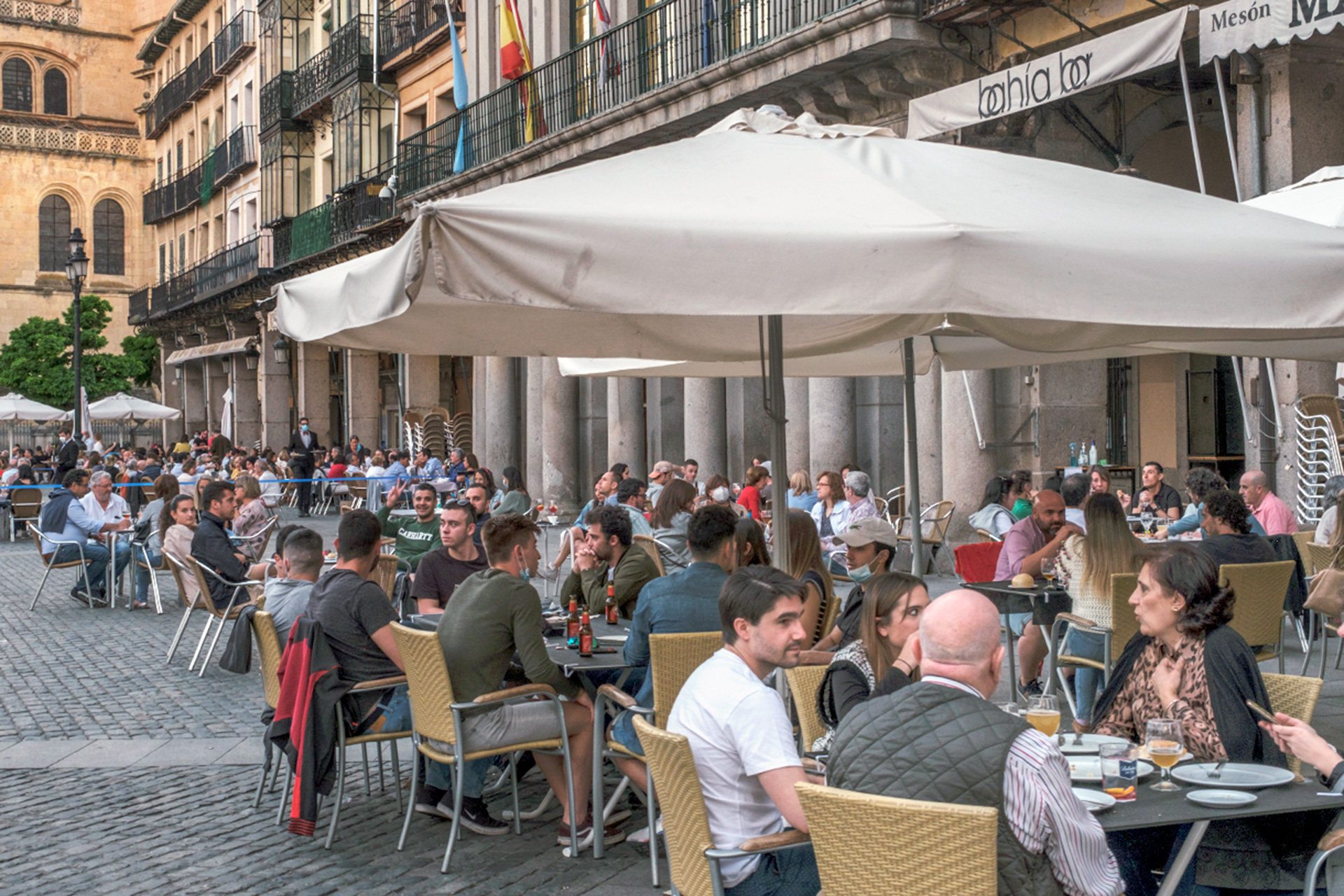 Terrazas de los establecimientos de la Plaza Mayor de Segovia tras el paso a la fase 2.