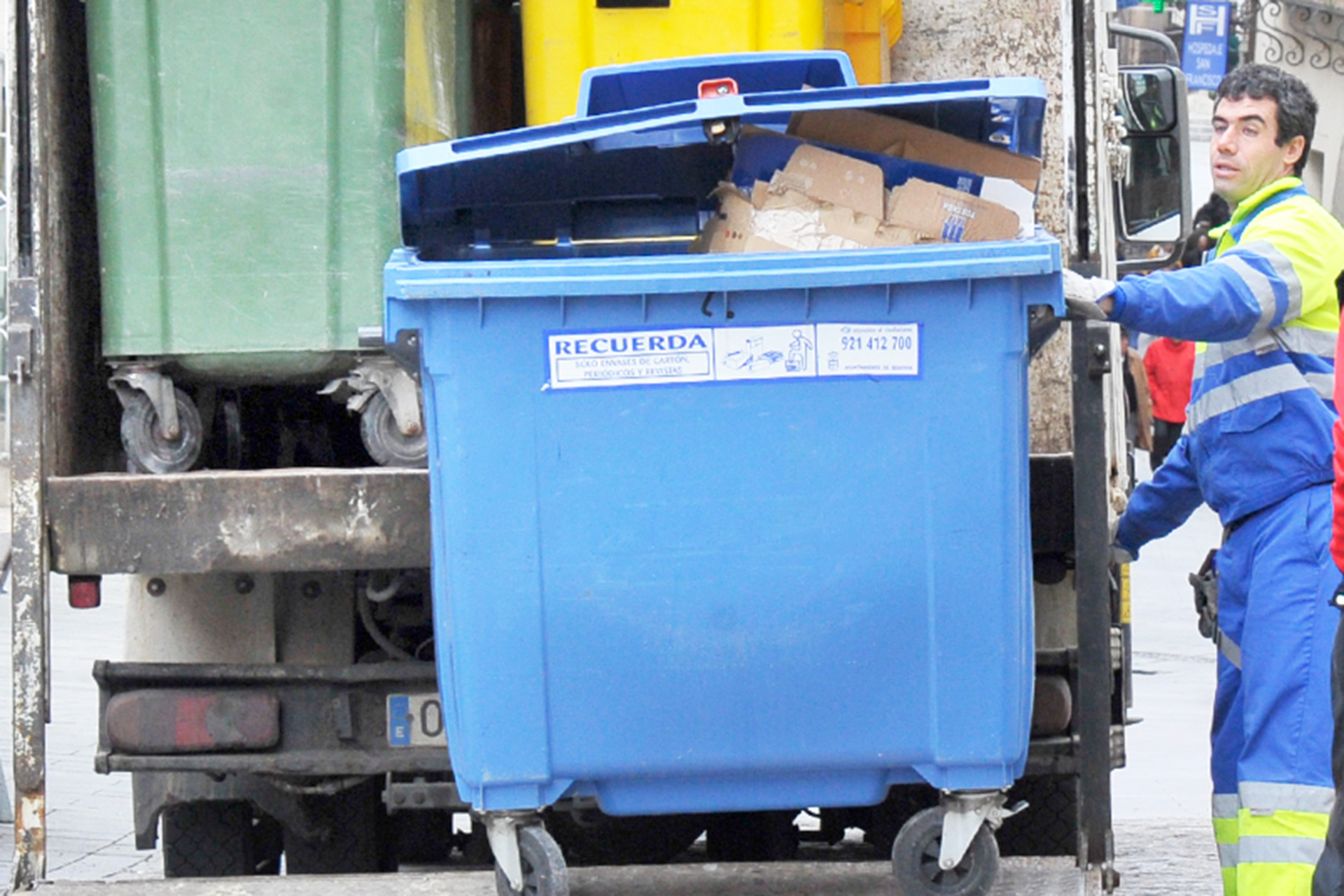 Uno de los vehículos actuales del servicio de recogida de residuos. / Kamarero