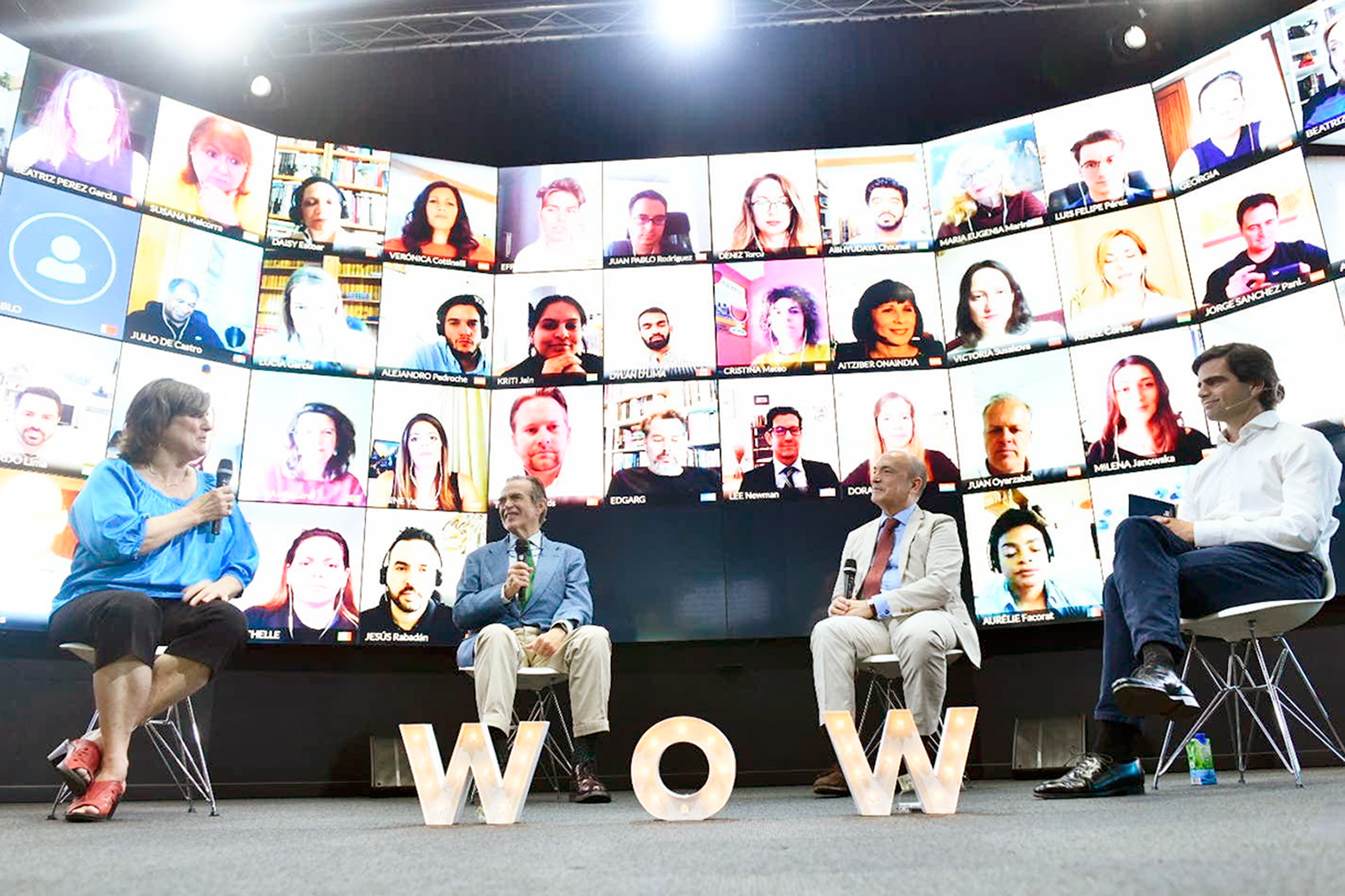 Un momento de la presentación presencial y telemática.