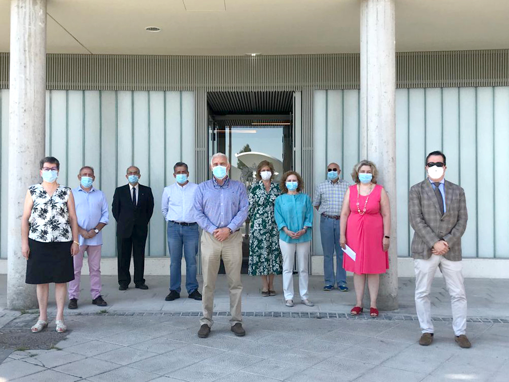 Los médicos celebraron ayer sus primer pleno provincial en su nueva sede. /E.A.