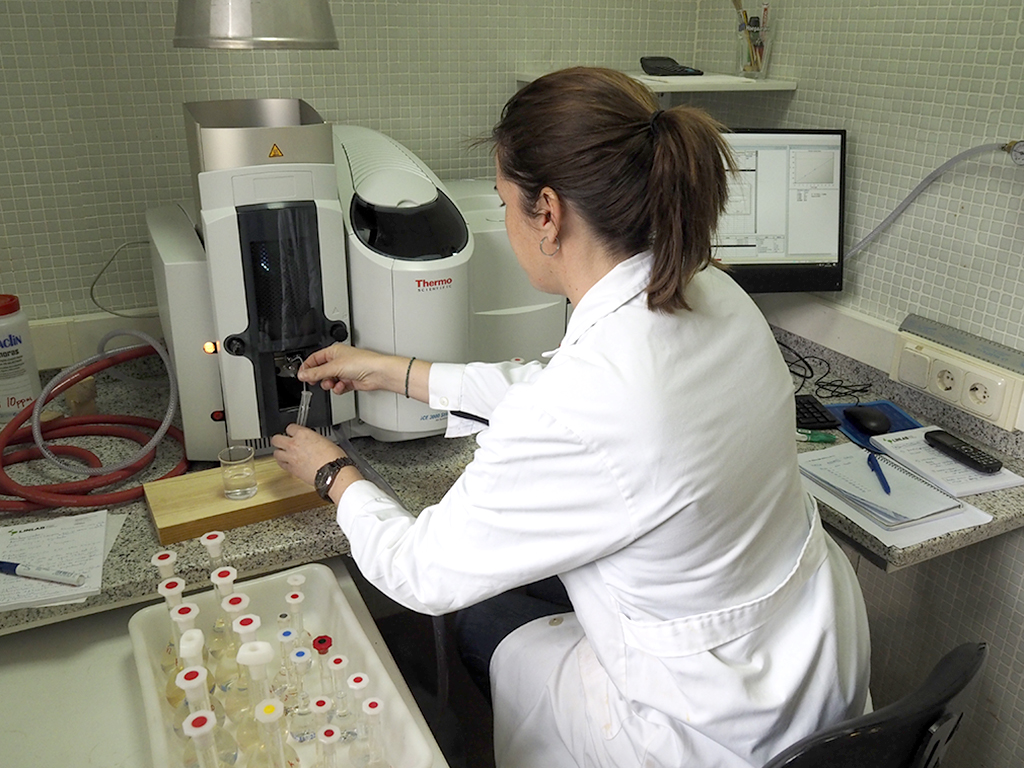 Laboratorio de agua de Prodestur. / KAMARERO