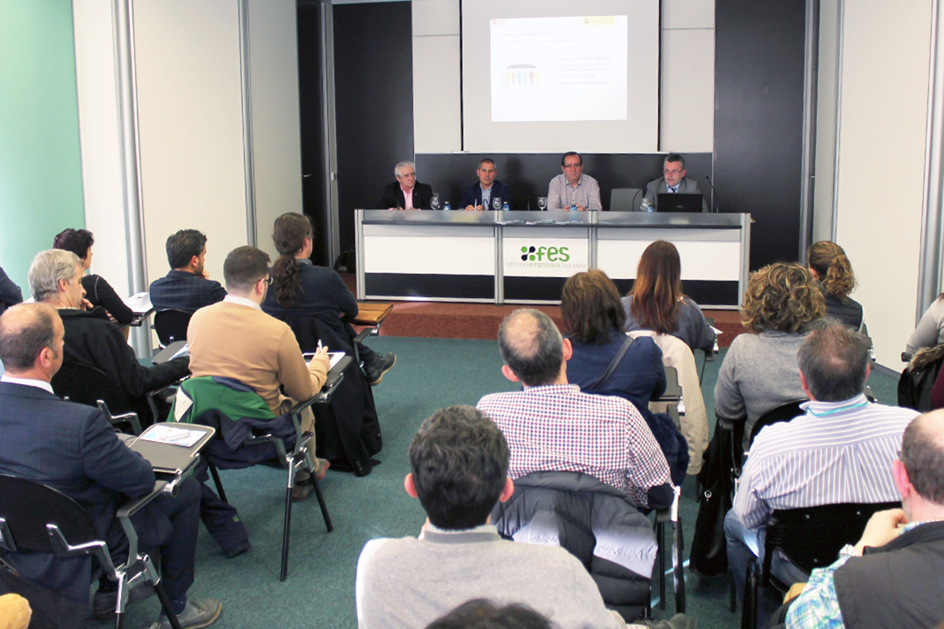 Autónomos tomando parte en una jornada organizada por la Federación Empresarial Segoviana./ EL ADELANTADO