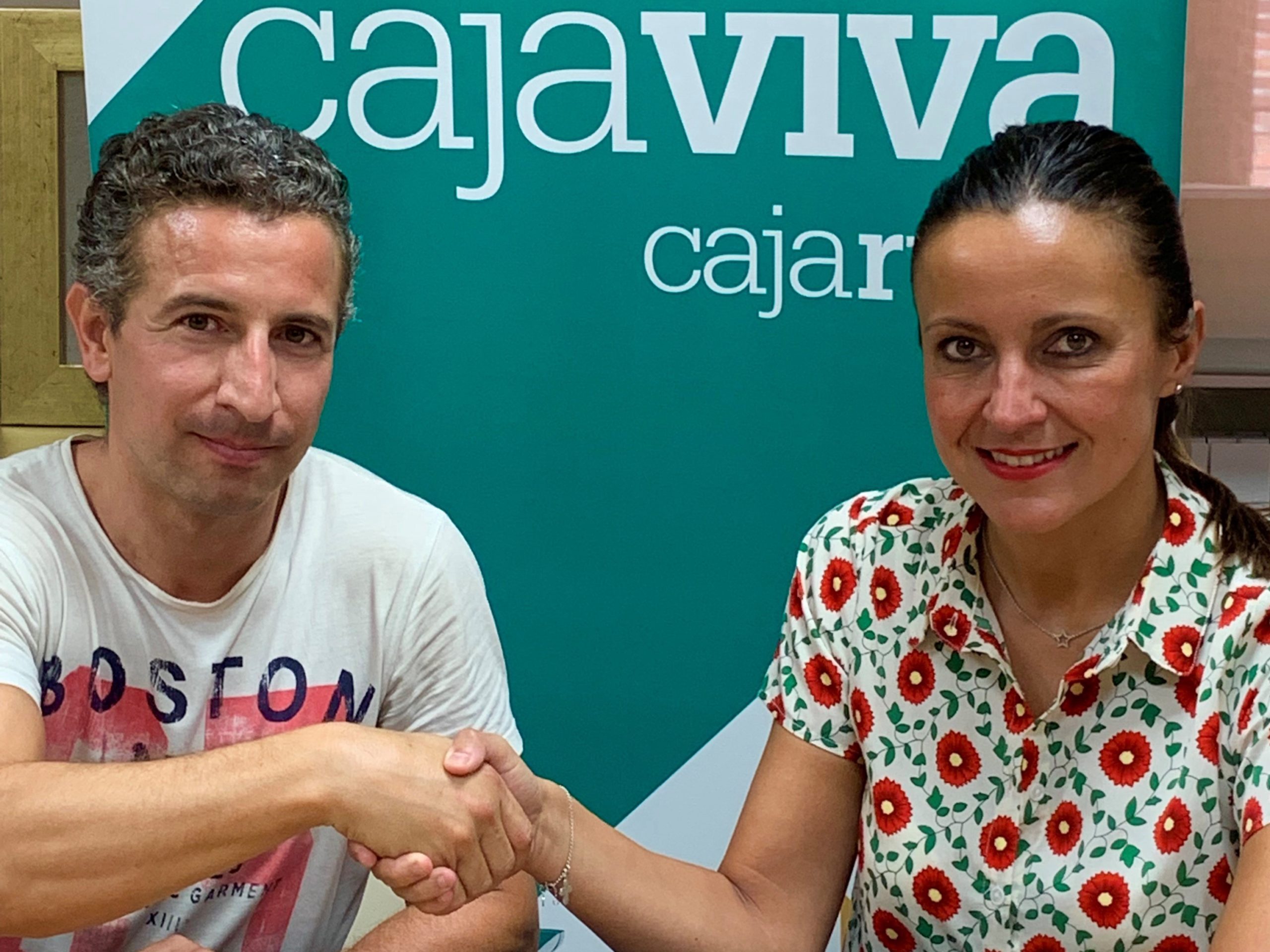 Agustín Cuenca, de la Segoviana, y Beatriz Serrano, de Caja Rural. / FUNDACIÓN CAJA RURAL