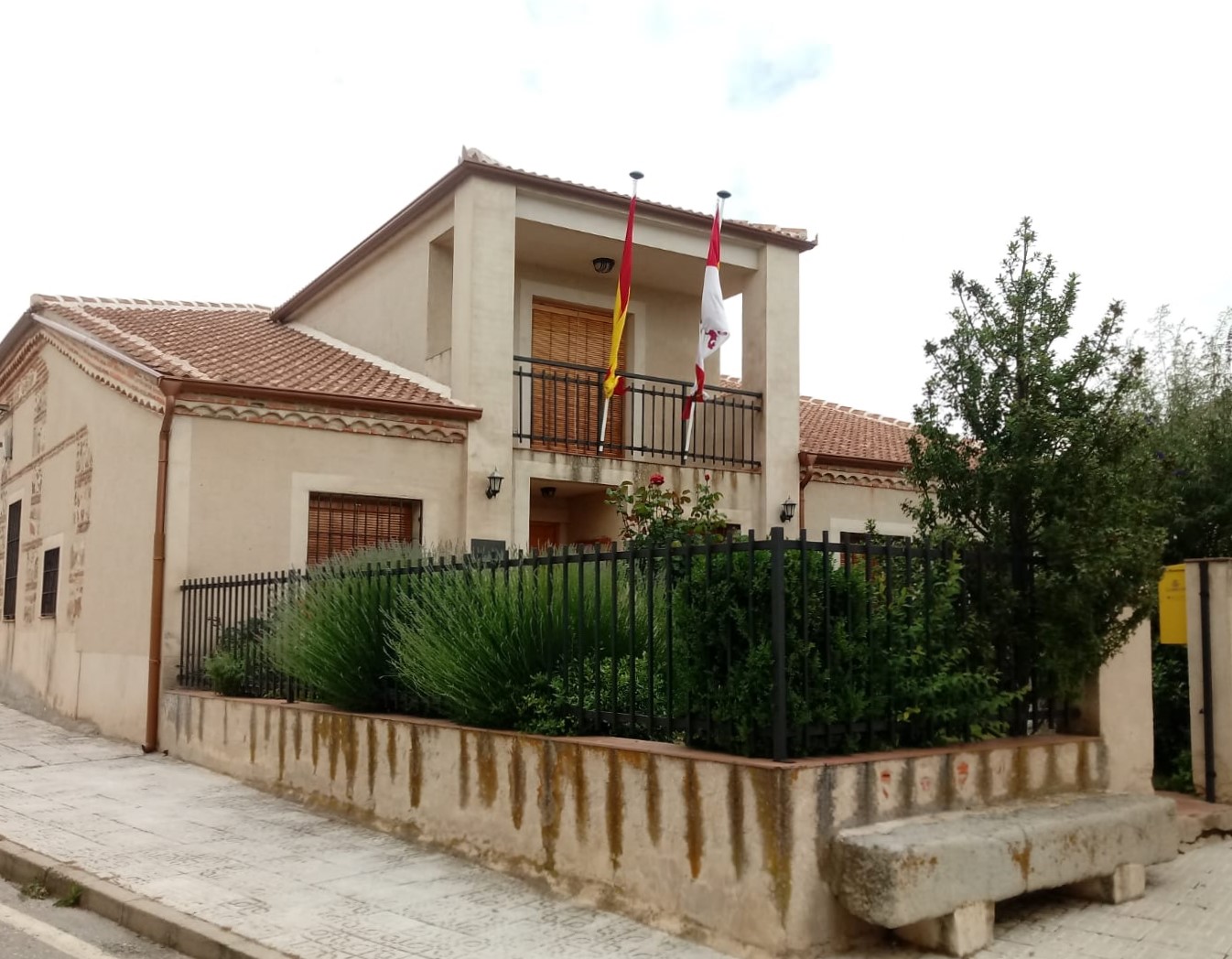 El Ayuntamiento retoma la actividad municipal. / L. LUQUE