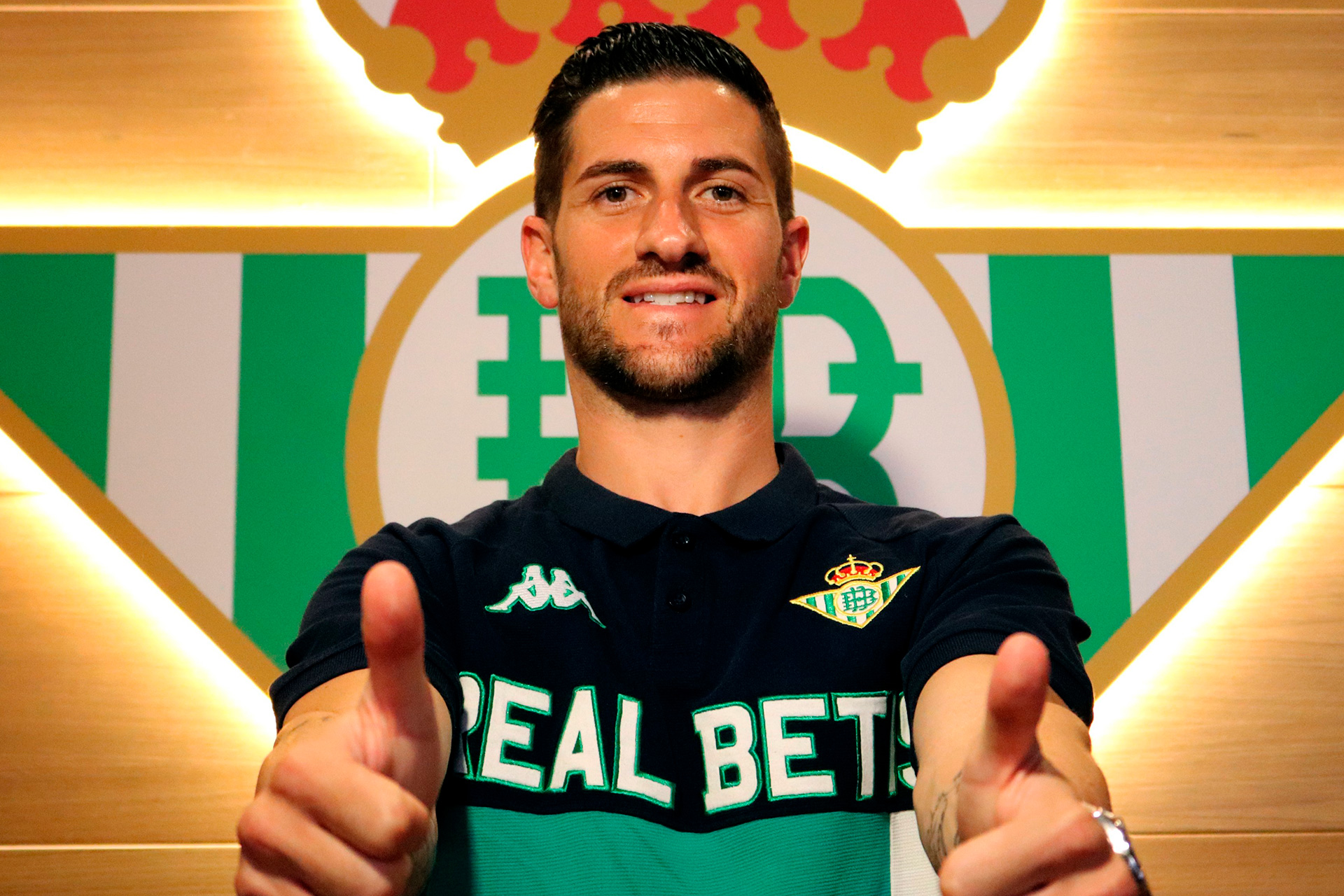 Rubén, tras confirmarse su renovación con el Betis hasta 2023. / REAL BETIS