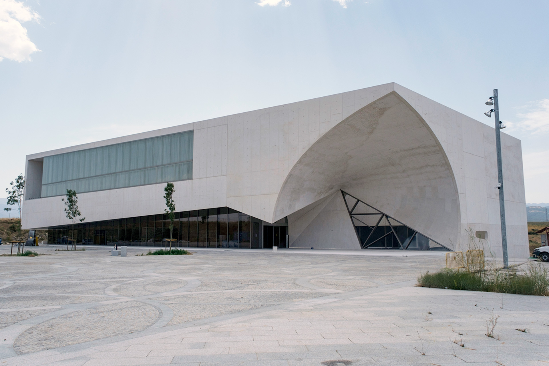 Fachada principal del Centro de Innovación y Desarrollo Empresarial (CIDE). / KAMARERO