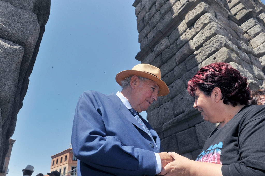 Ramón Escobar, el alcalde que se atrevió a cortar el tráfico en el Acueducto 3 05 1kama Acueducto Aniversario Corte Clara Luquero Ramon Escobar KAM4923