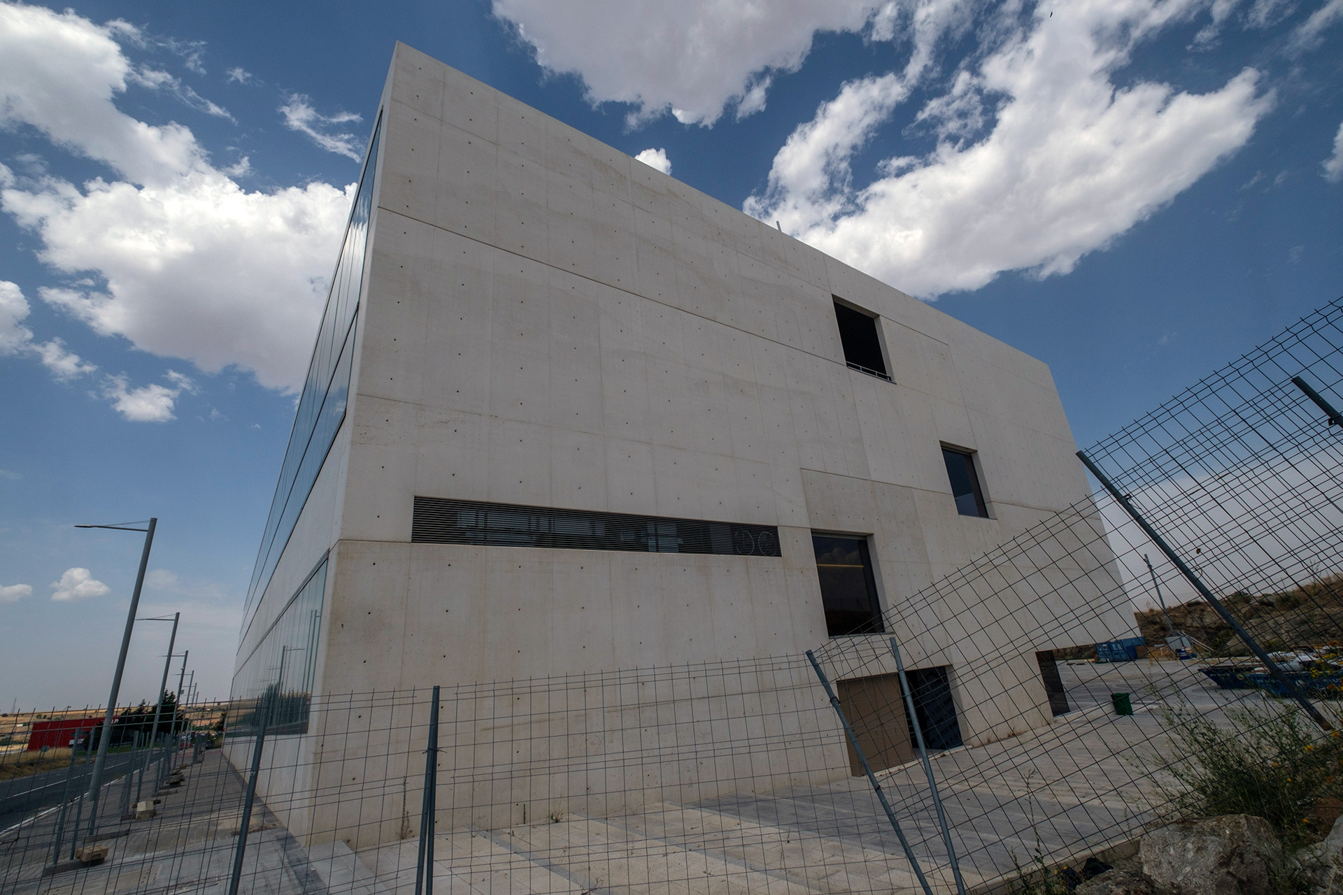 Exterior del edificio CIDE esta misma semana. / Kamarero