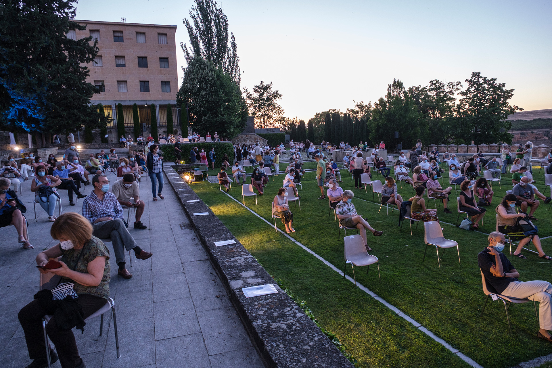 El Jardín de los Zuloaga, durante una de las narraciones./ KAMARERO