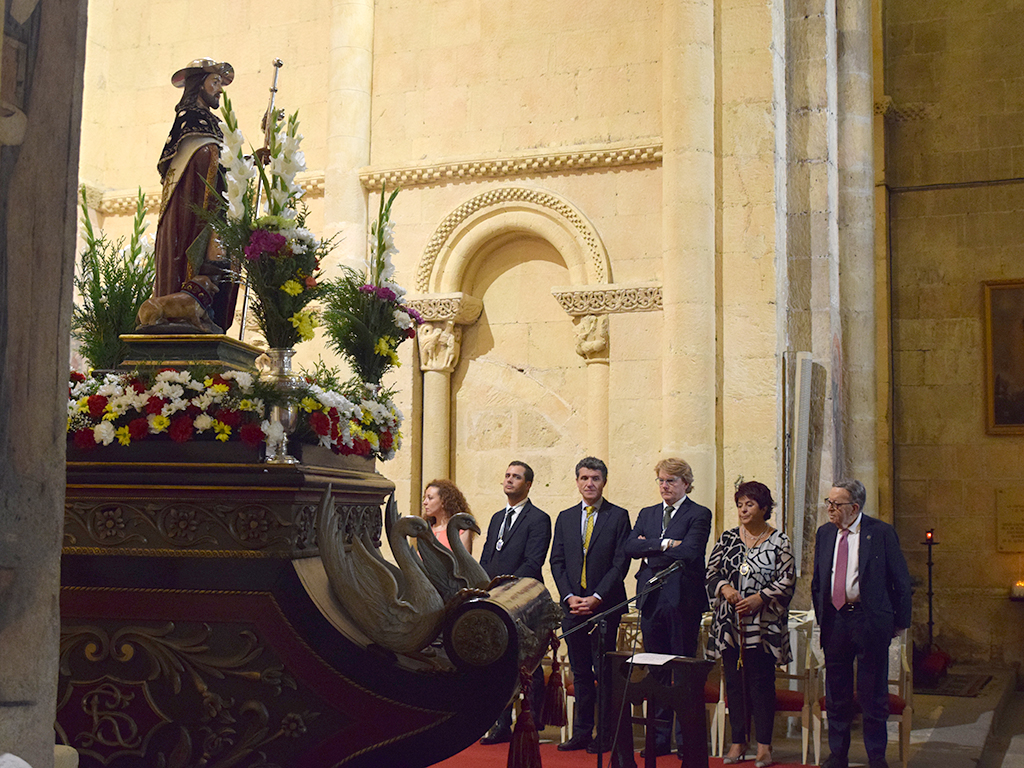 El voto reúne tradicionalmente a la corporación en la parroquia de San Millán. / Rocío Pardos