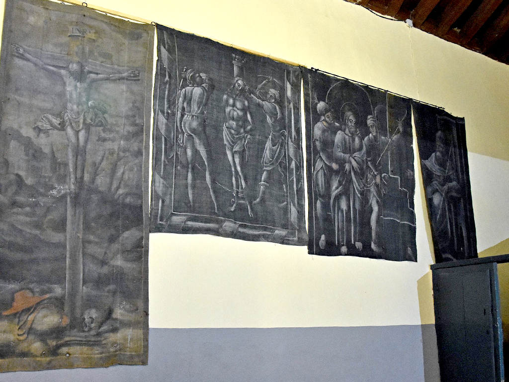 Los velos Pasionales que serán trasladados al taller para ser restaurados./ JCYL