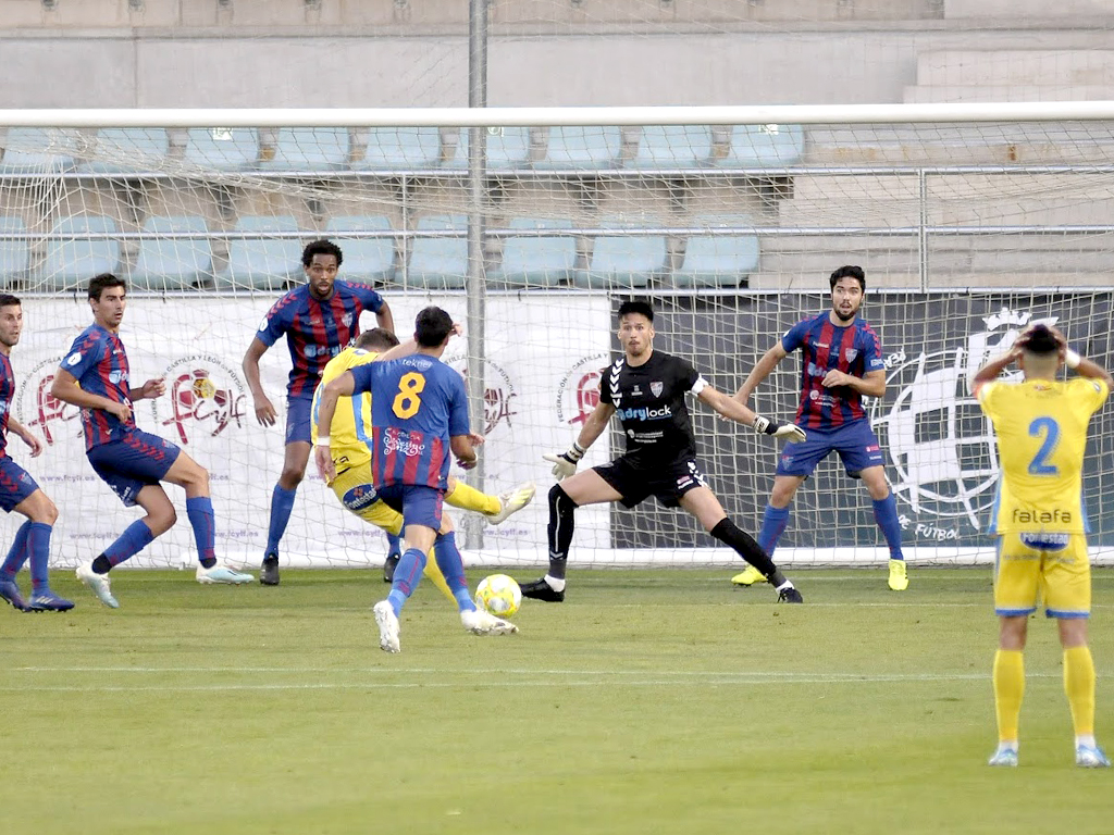 Semifinal entre la Segoviana y la Arandina. / JUAN MARTÍN - LA GIMNÁSTICA