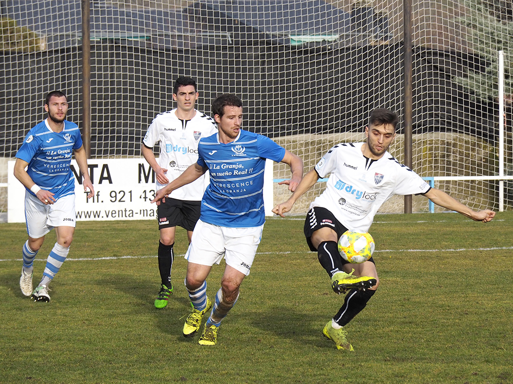 Imagen del encuentro que disputaron CD La Granja y Gimnástica Segoviana correspondiente a la pasada campaña./ KAMARERO