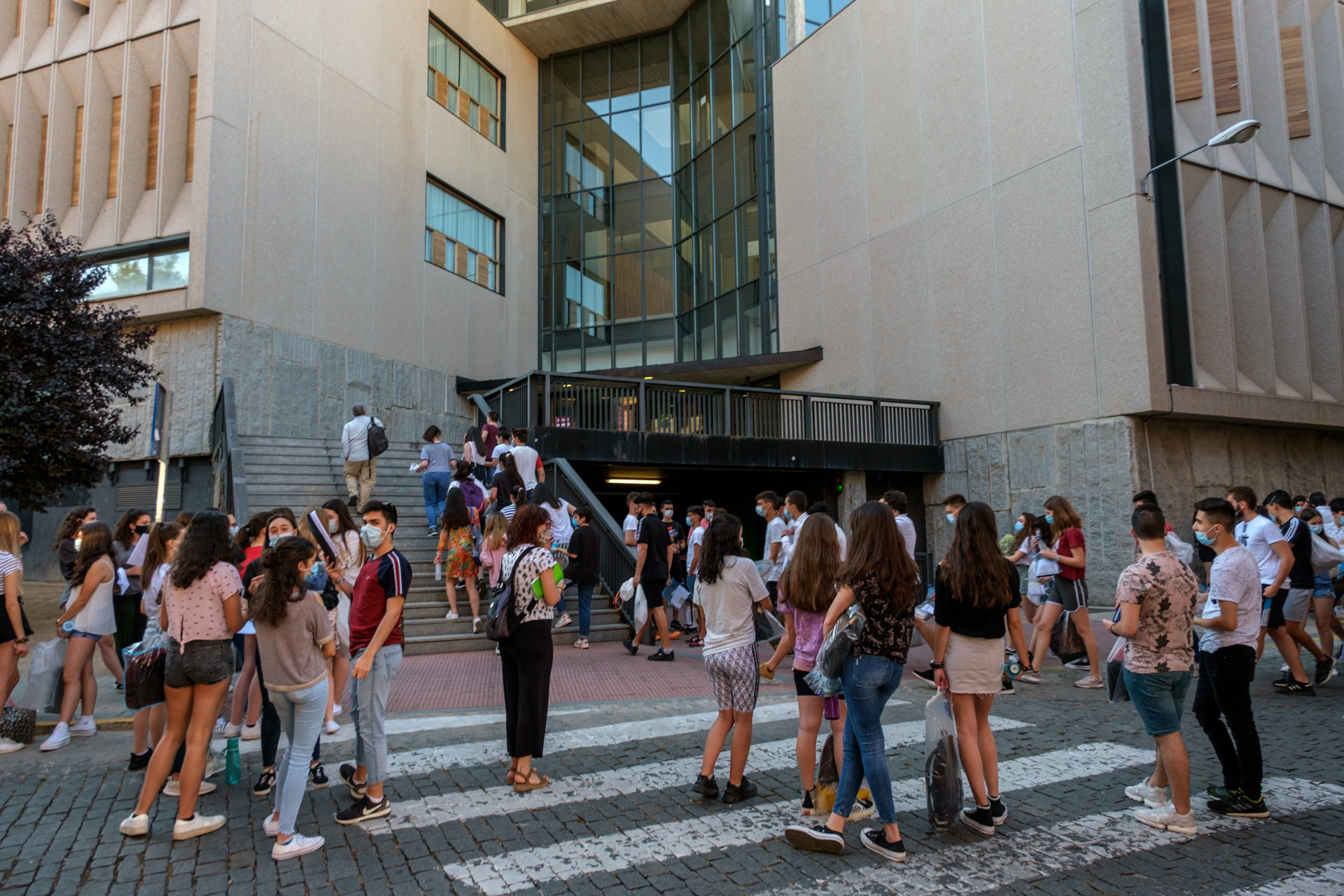 Inmediaciones del Campus María Zambrano durante la EBAU.