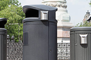 La nueva gestión de los residuos comenzará con la renovación de contenedores 6 07papelera5