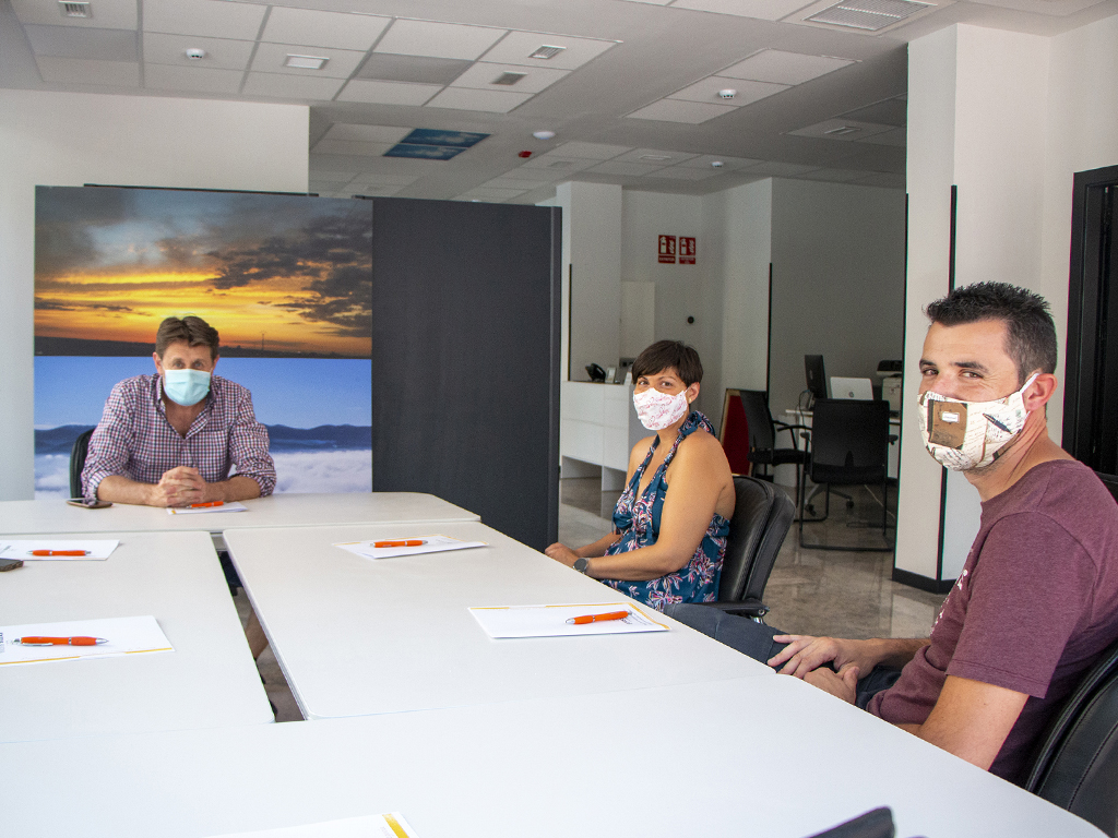 Encuentro mantenido entre la AJE y el centro Exitus. / EL ADELANTADO