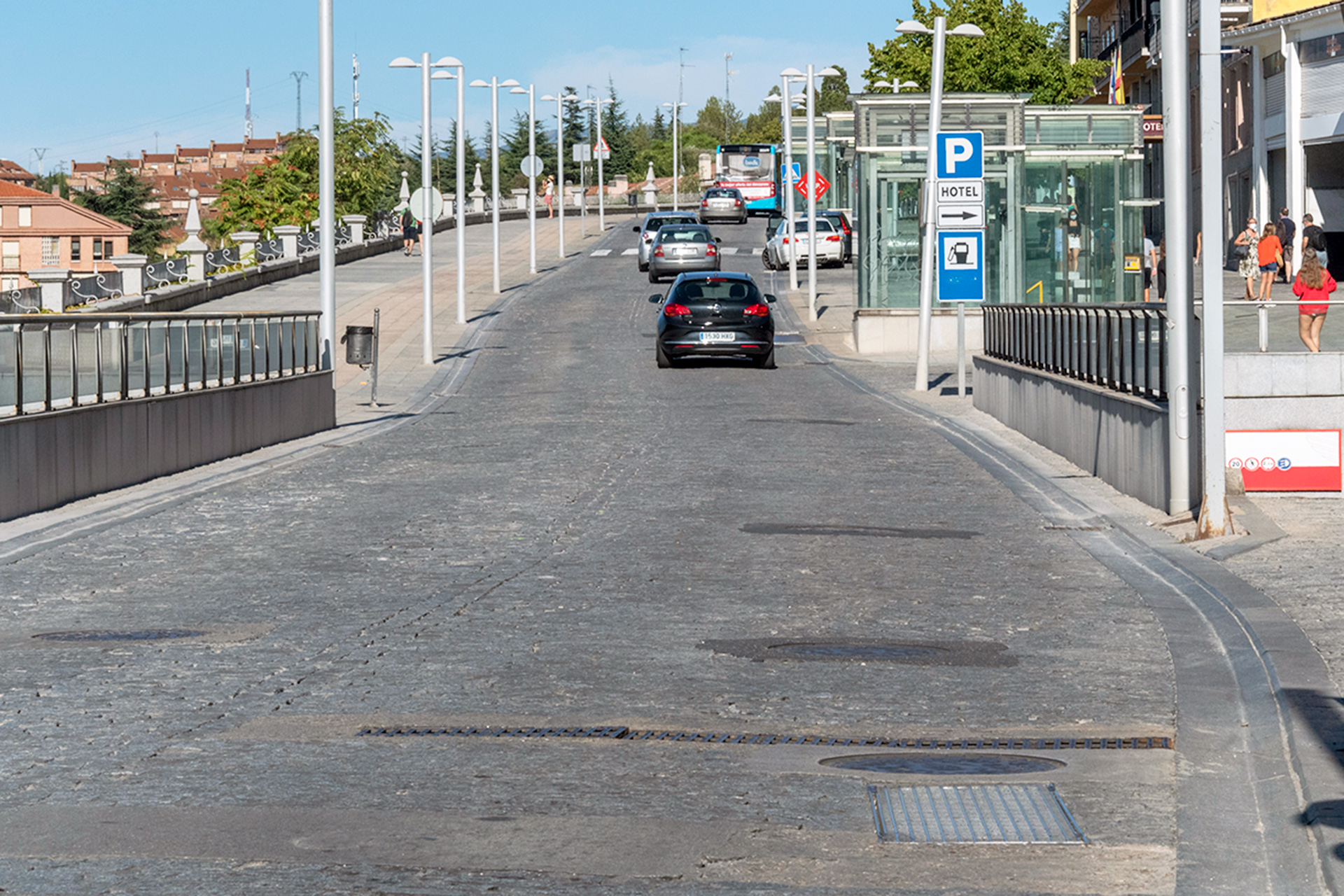Las mejoras puntuales del pavimento obligarán a modificaciones en el tráfico por esta avenida. / Kamarero